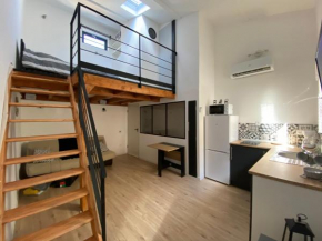 Grand studio contemporain avec mezzanine